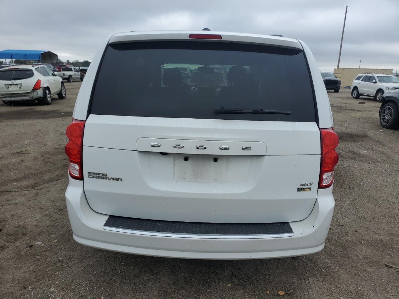 2017 Dodge Caravan - Image 6