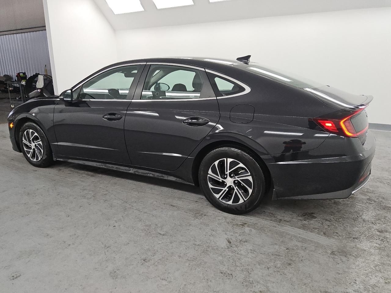 2023 Hyundai Sonata - Image 2