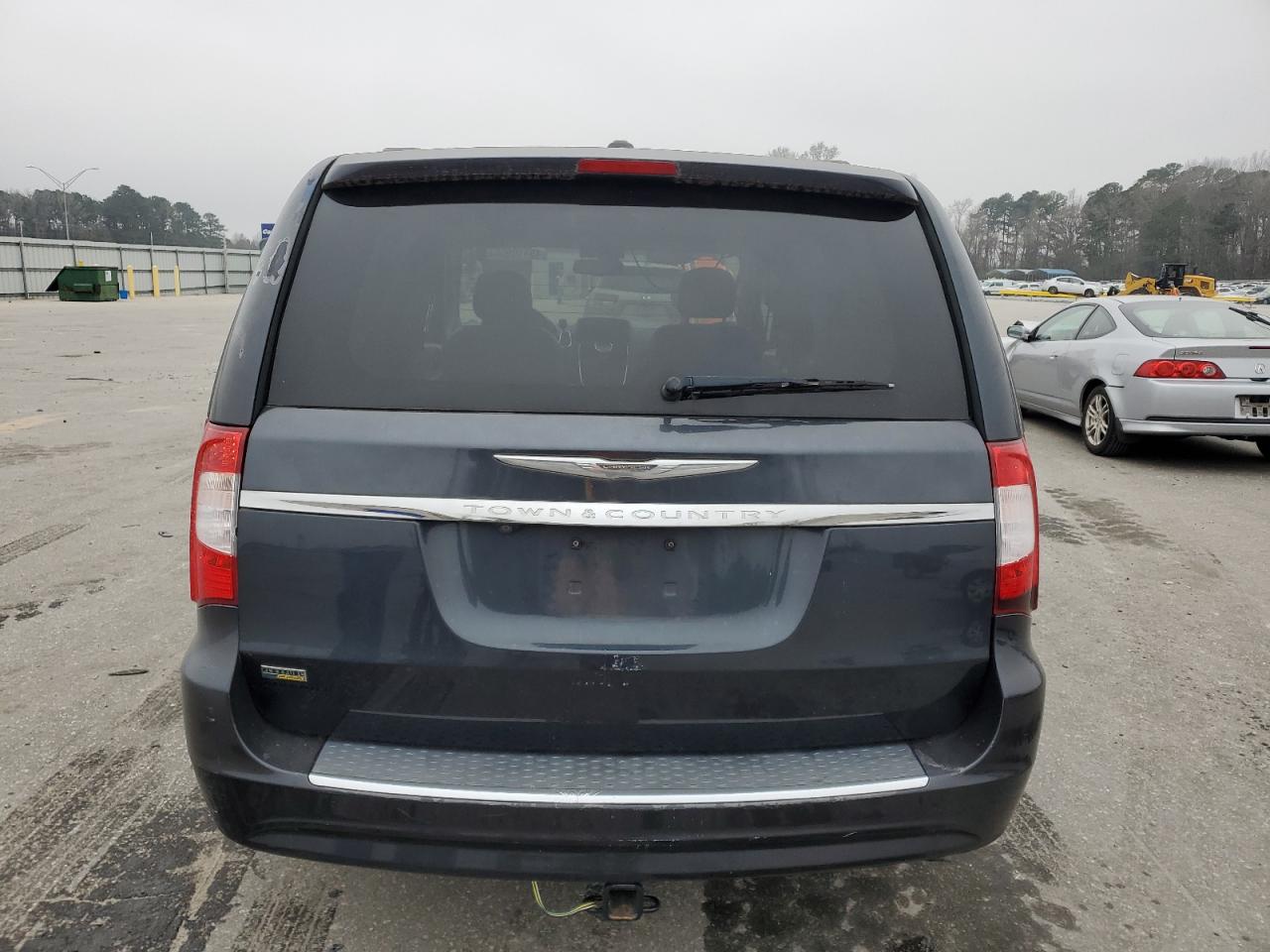 2014 Chrysler Town & Country - Image 6