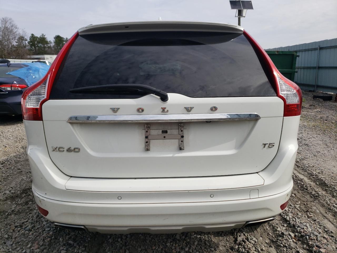 2017 Volvo XC60 - Image 6