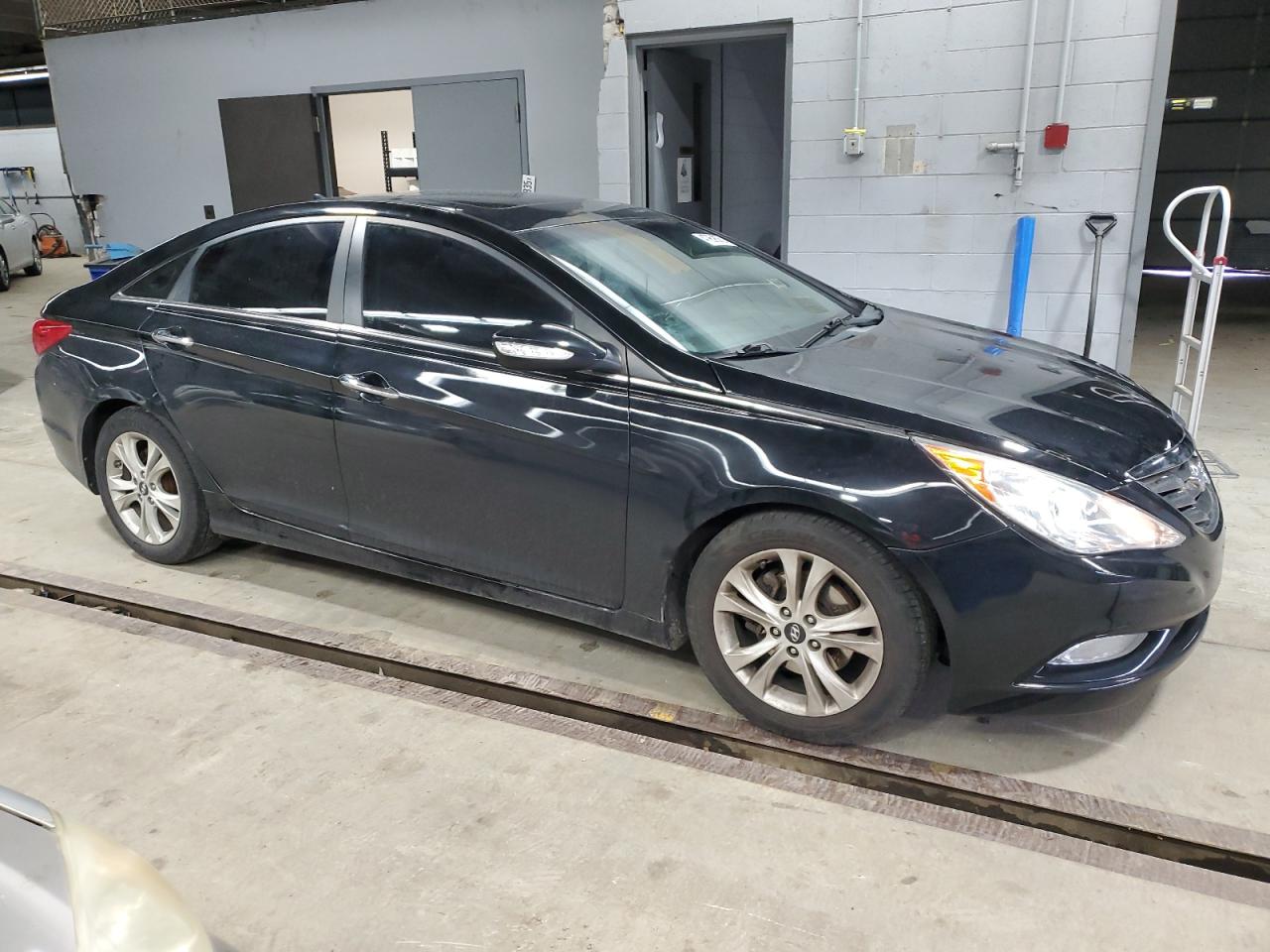 2011 Hyundai Sonata - Image 4
