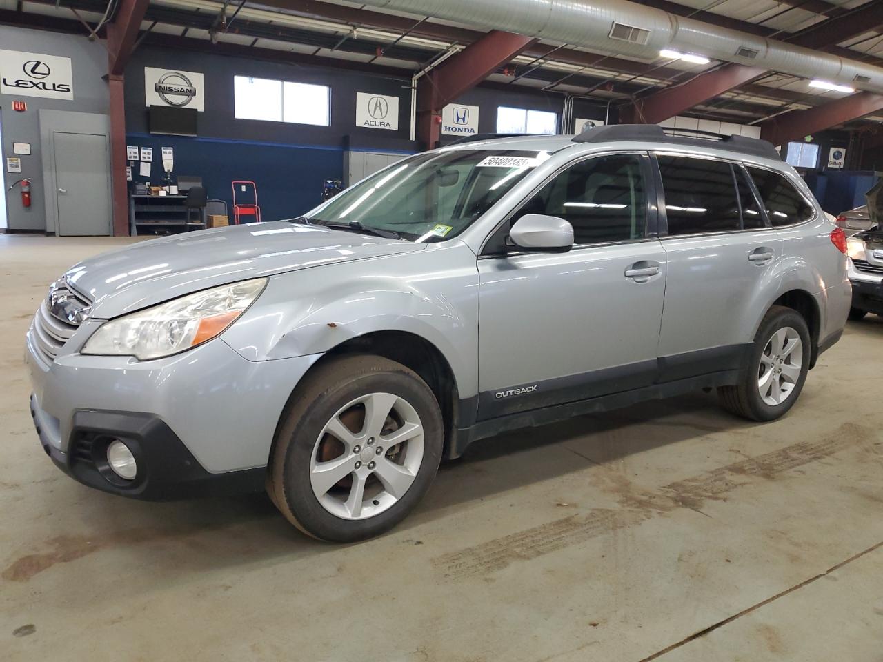 2014 Subaru Outback 2.5I Premium for Sale in East Granby, CT - Minor Dent/Scratches