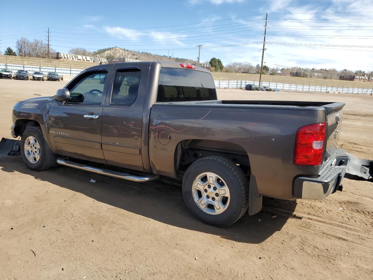 2007 Chevrolet Silverado - Image 2