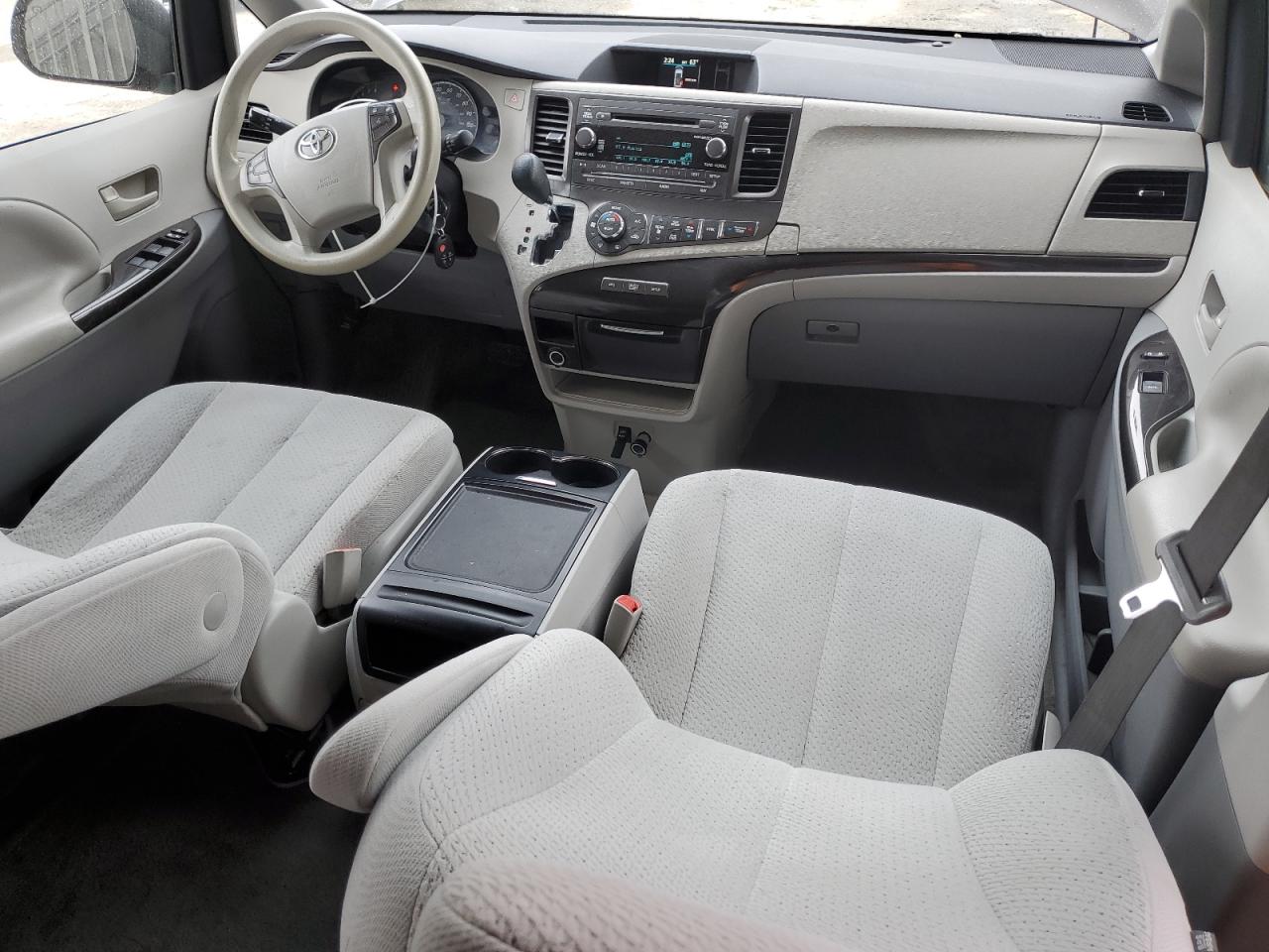 2014 Toyota Sienna - Image 8