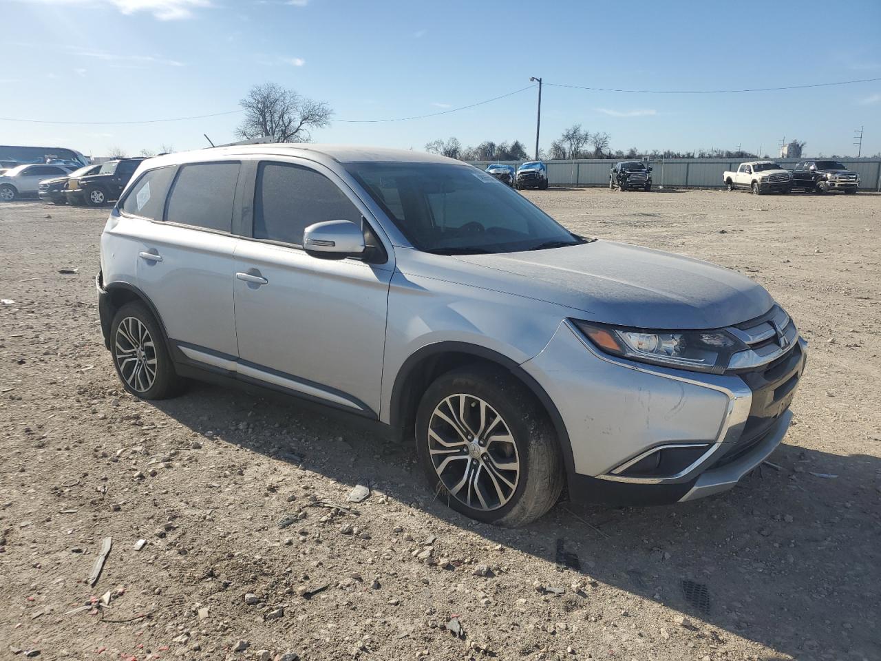 2016 Mitsubishi Outlander - Image 4