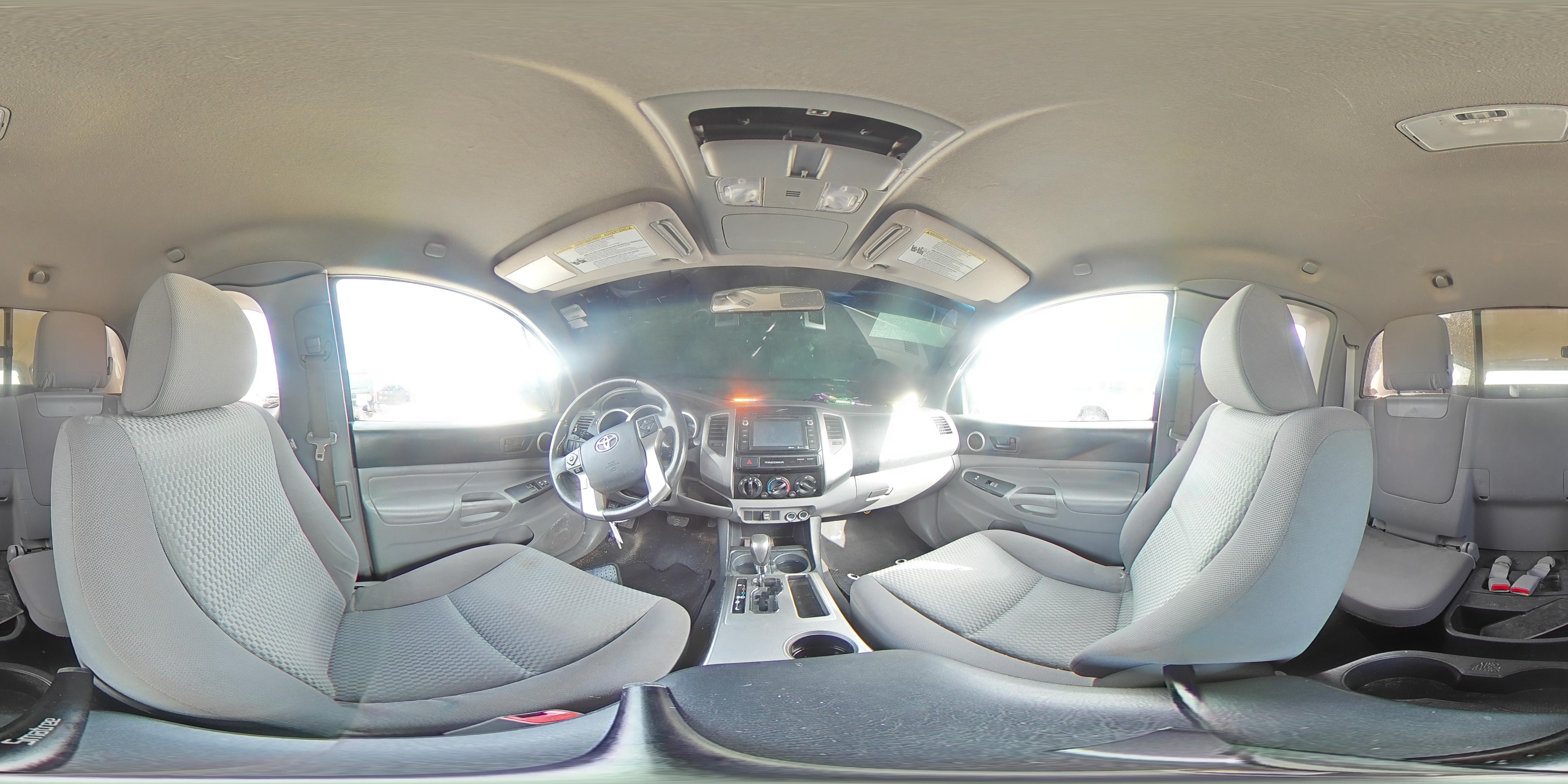 2015 Toyota Tacoma - Image 12