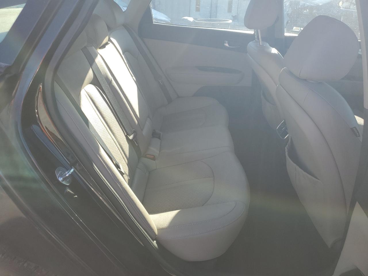 2018 Kia Optima - Image 10