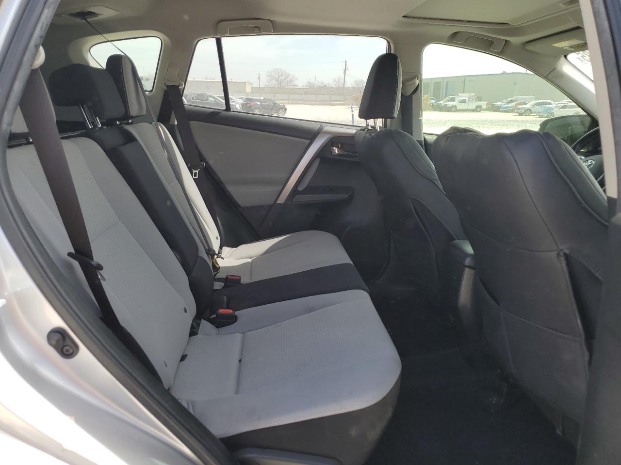 2018 Toyota RAV 4 - Image 11