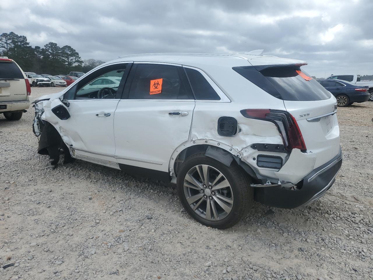 2022 Cadillac XT5 - Image 2