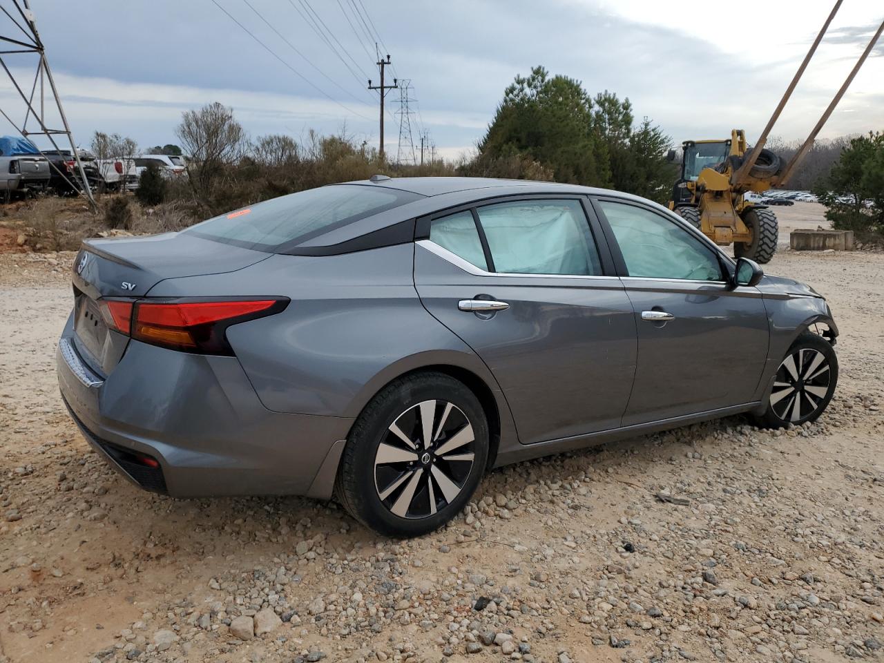 2021 Nissan Altima - Image 3