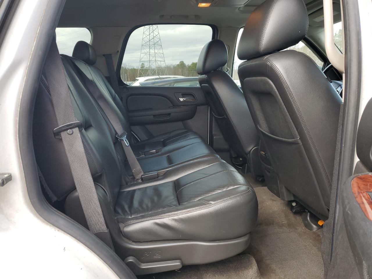 2010 Chevrolet Tahoe - Image 11