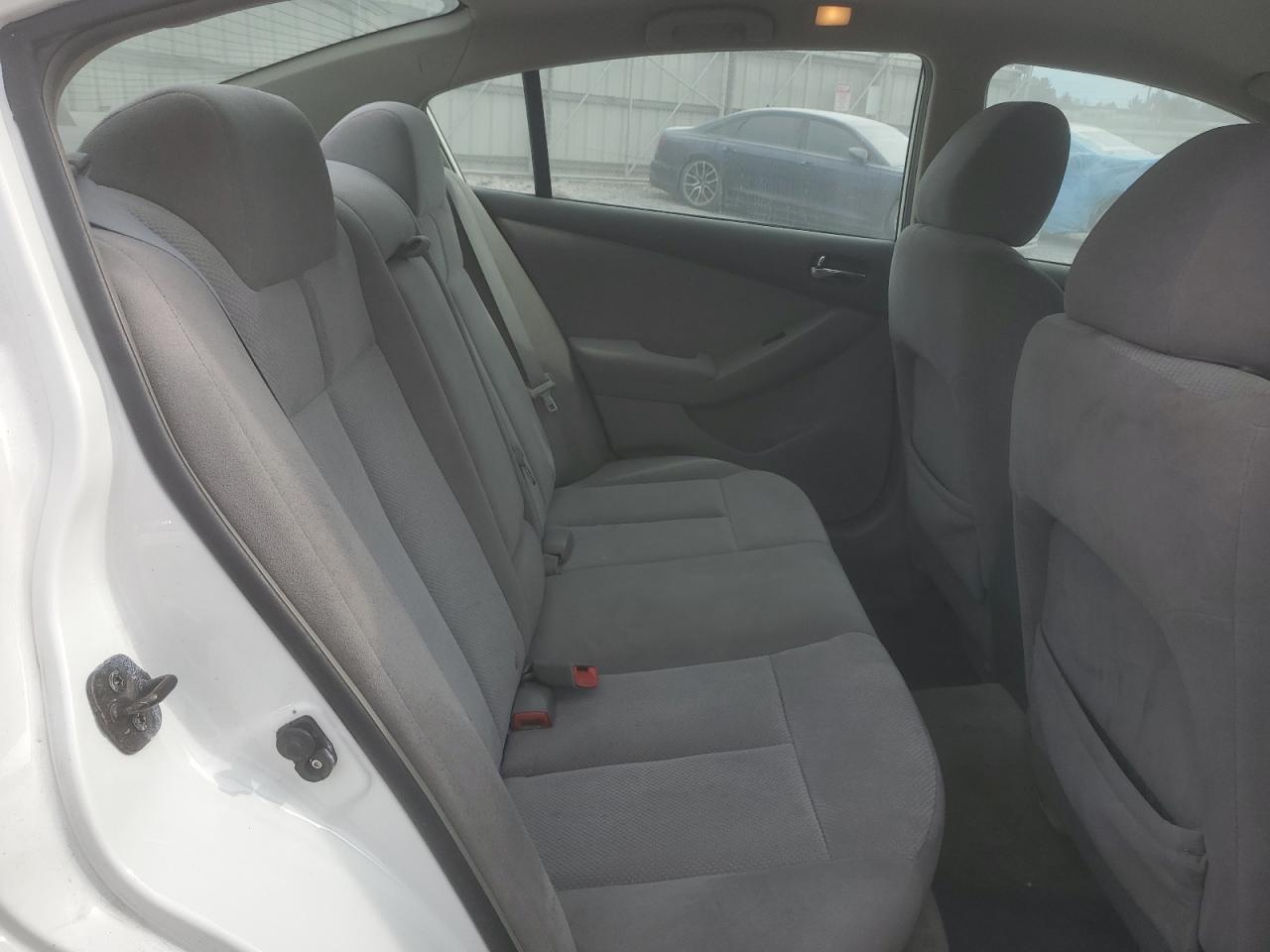 2009 Nissan Altima - Image 10