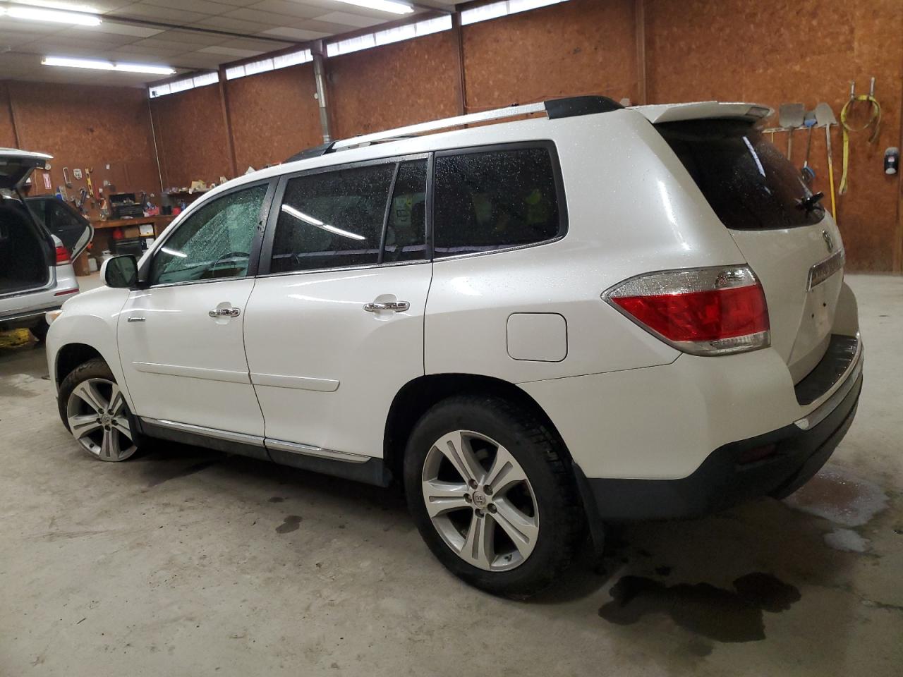 2013 Toyota Highlander - Image 2