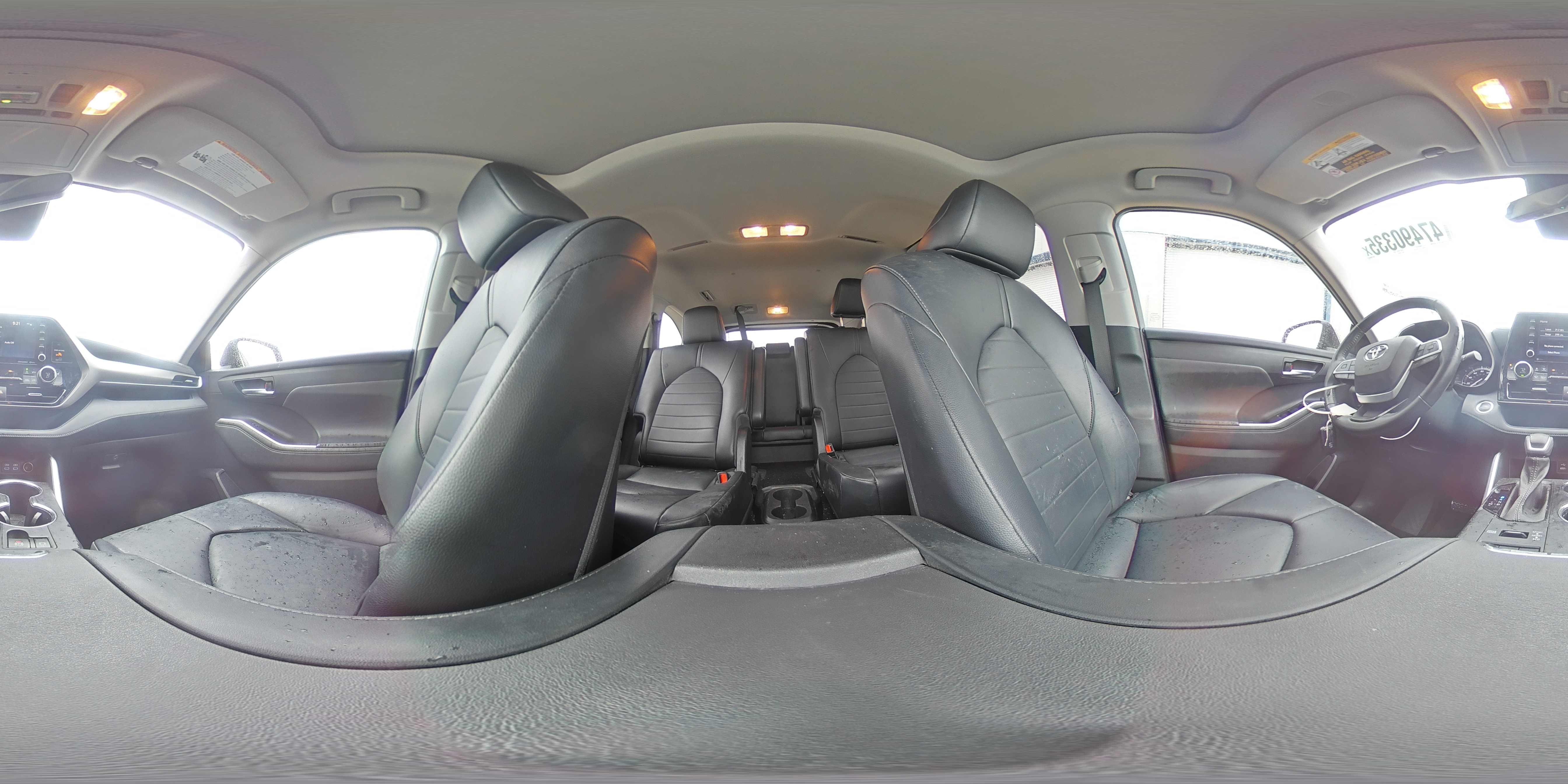 2022 Toyota Highlander - Image 16