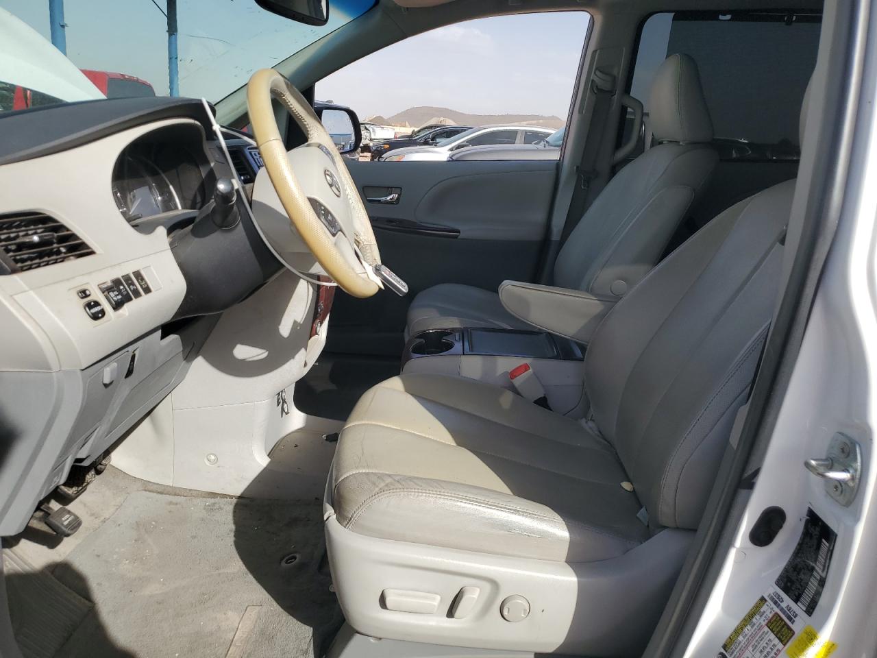 2014 Toyota Sienna - Image 7