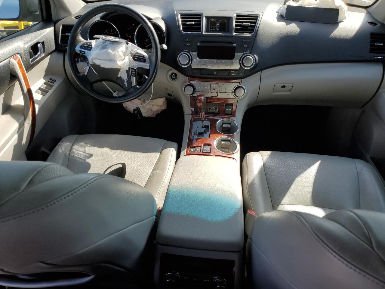 2011 Toyota Highlander - Image 8