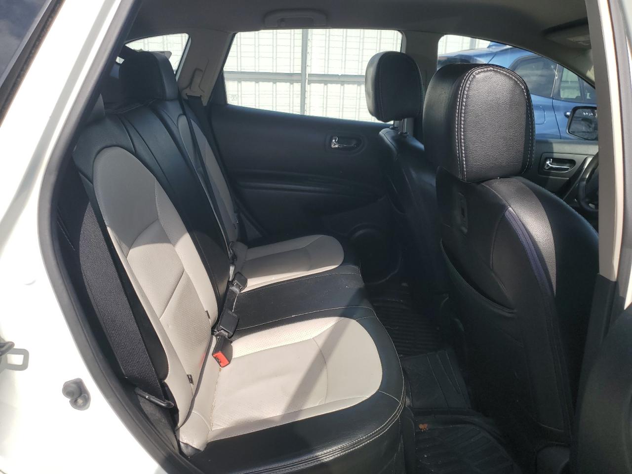 2013 Nissan Rogue - Image 11