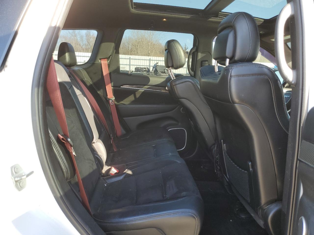2018 Jeep Grand Cherokee - Image 11