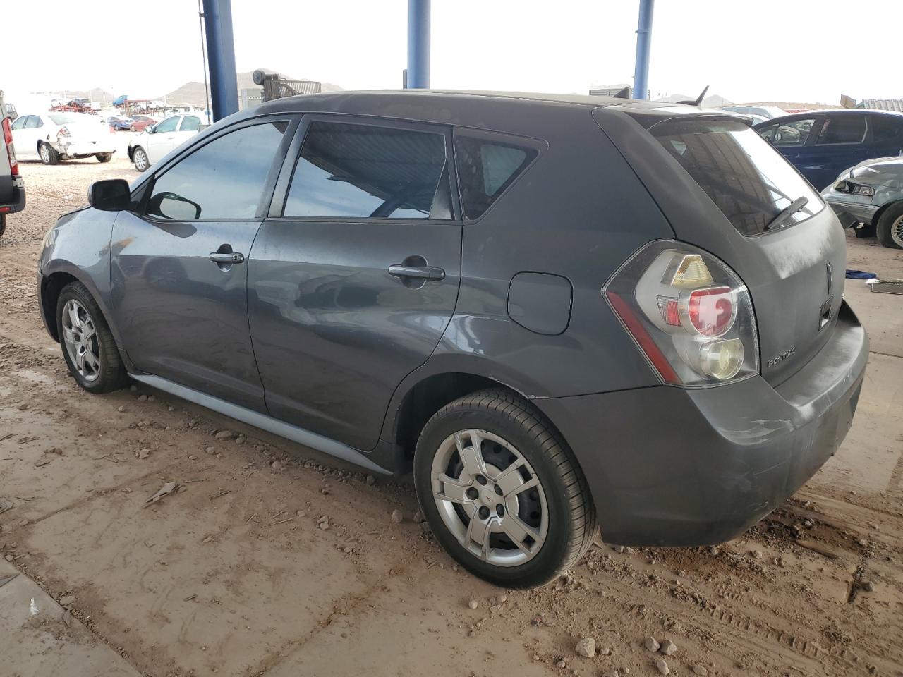 2010 Pontiac Vibe - Image 2