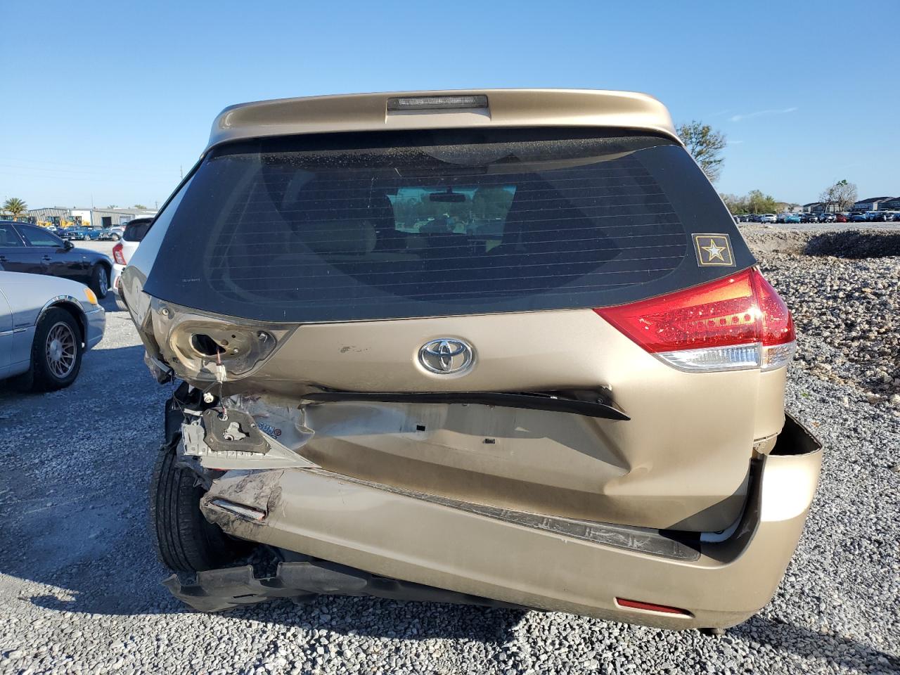 2011 Toyota Sienna - Image 6