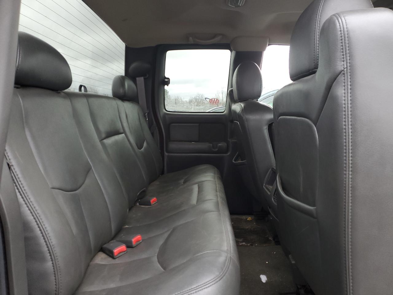 2004 Chevrolet Silverado - Image 10