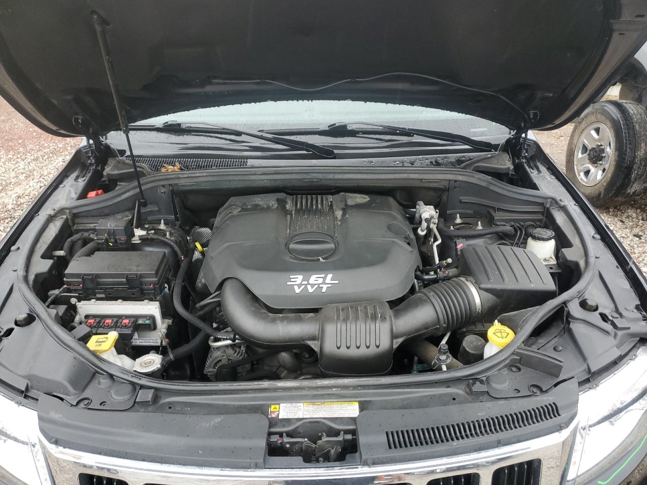 2012 Jeep Grand Cherokee - Image 12
