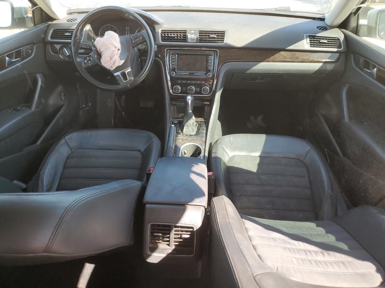 2014 Volkswagen Passat - Image 8