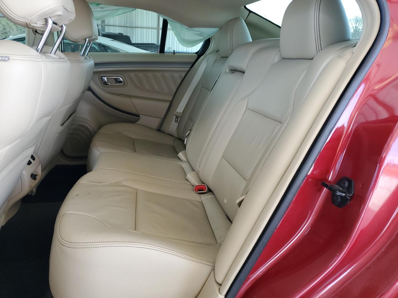 2015 Ford Taurus - Image 10