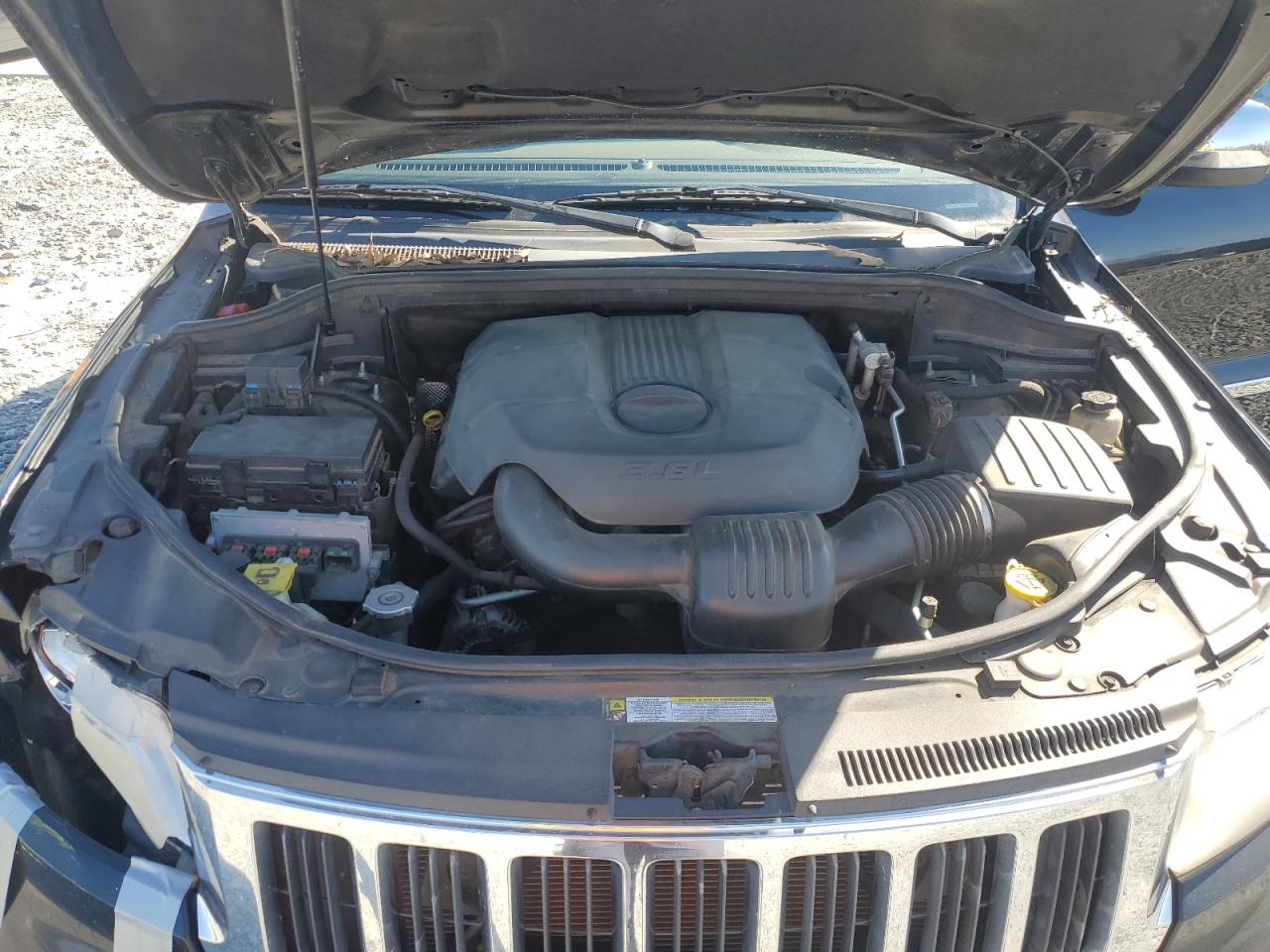 2011 Jeep Grand Cherokee - Image 12