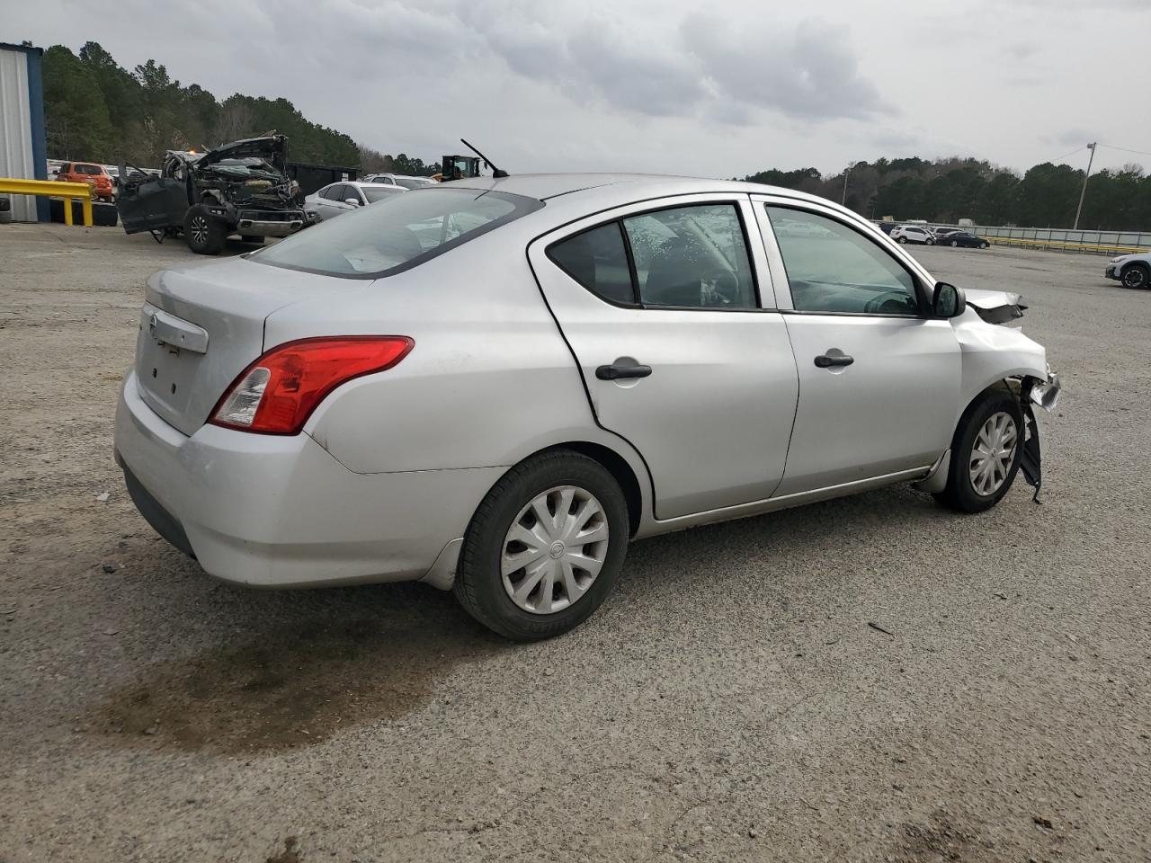 2015 Nissan Versa - Image 3