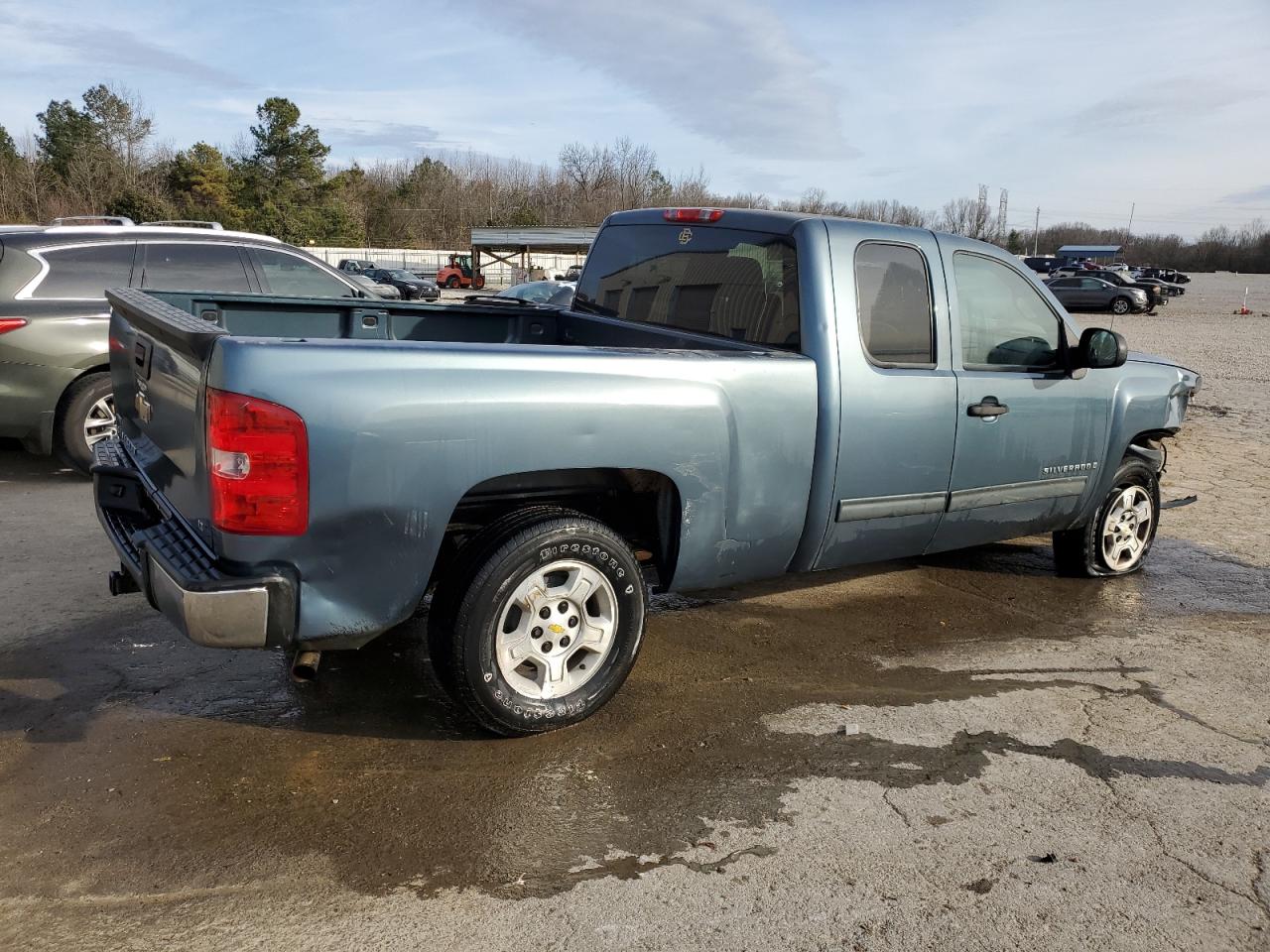 2009 Chevrolet Silverado - Image 3