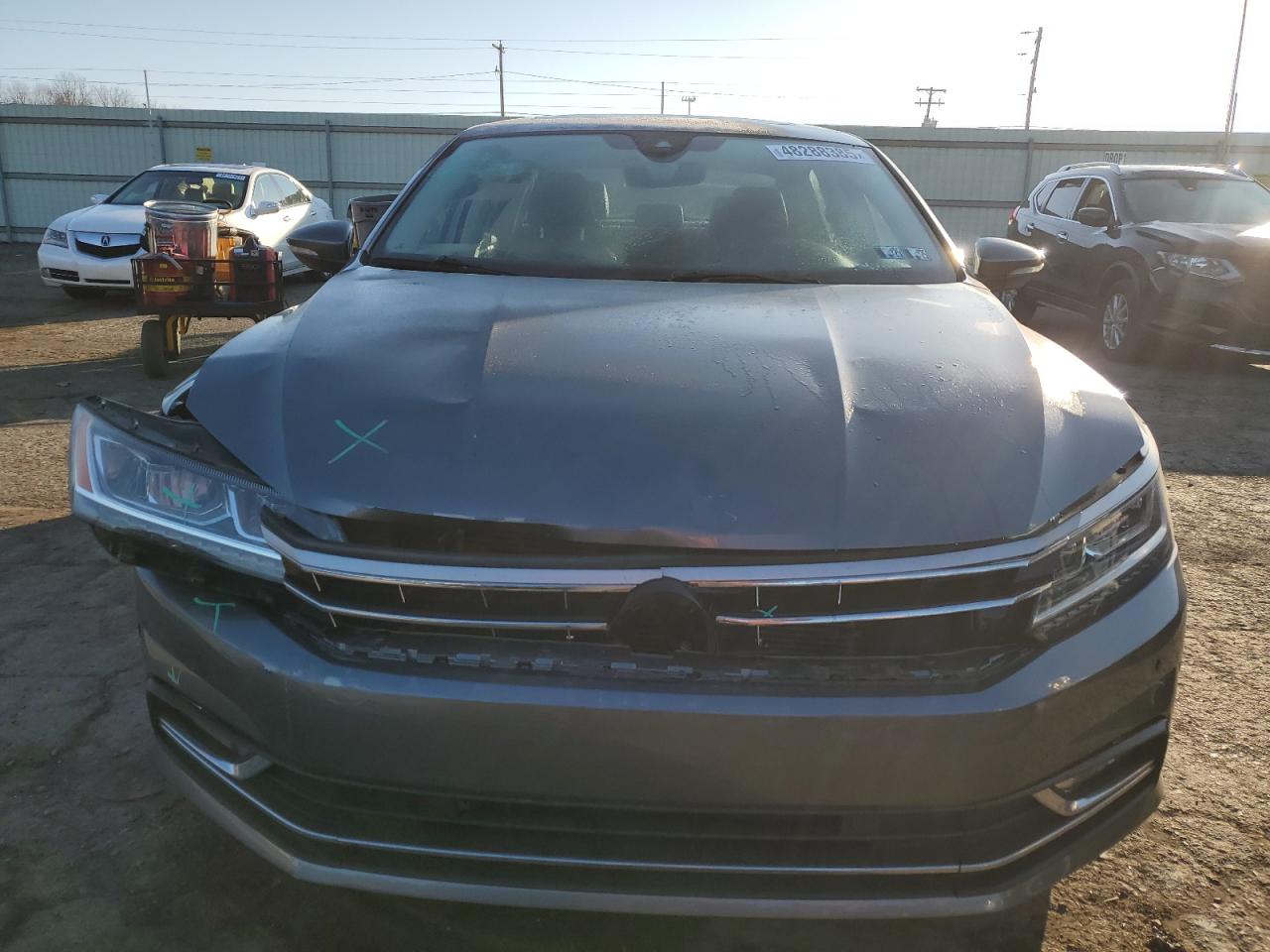 2017 Volkswagen Passat - Image 5