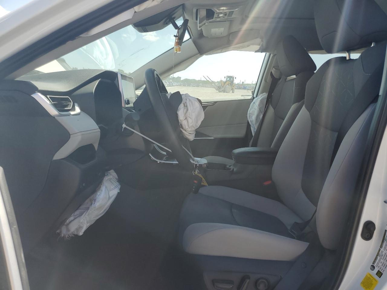 2024 Toyota RAV 4 - Image 7