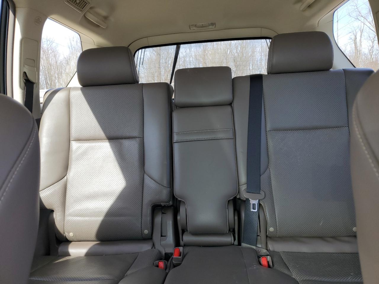 2010 Lexus GX - Image 10