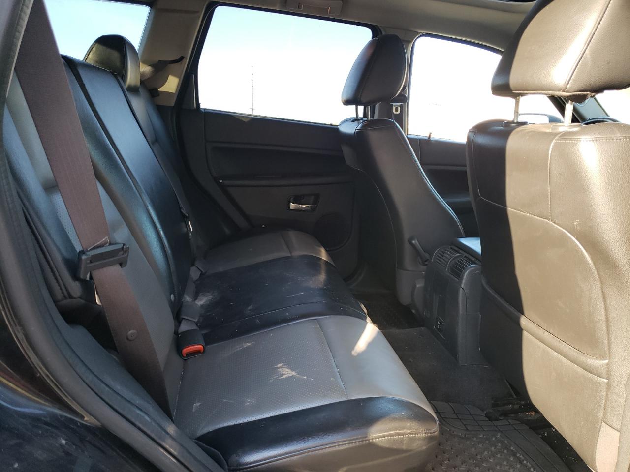 2010 Jeep Grand Cherokee - Image 11