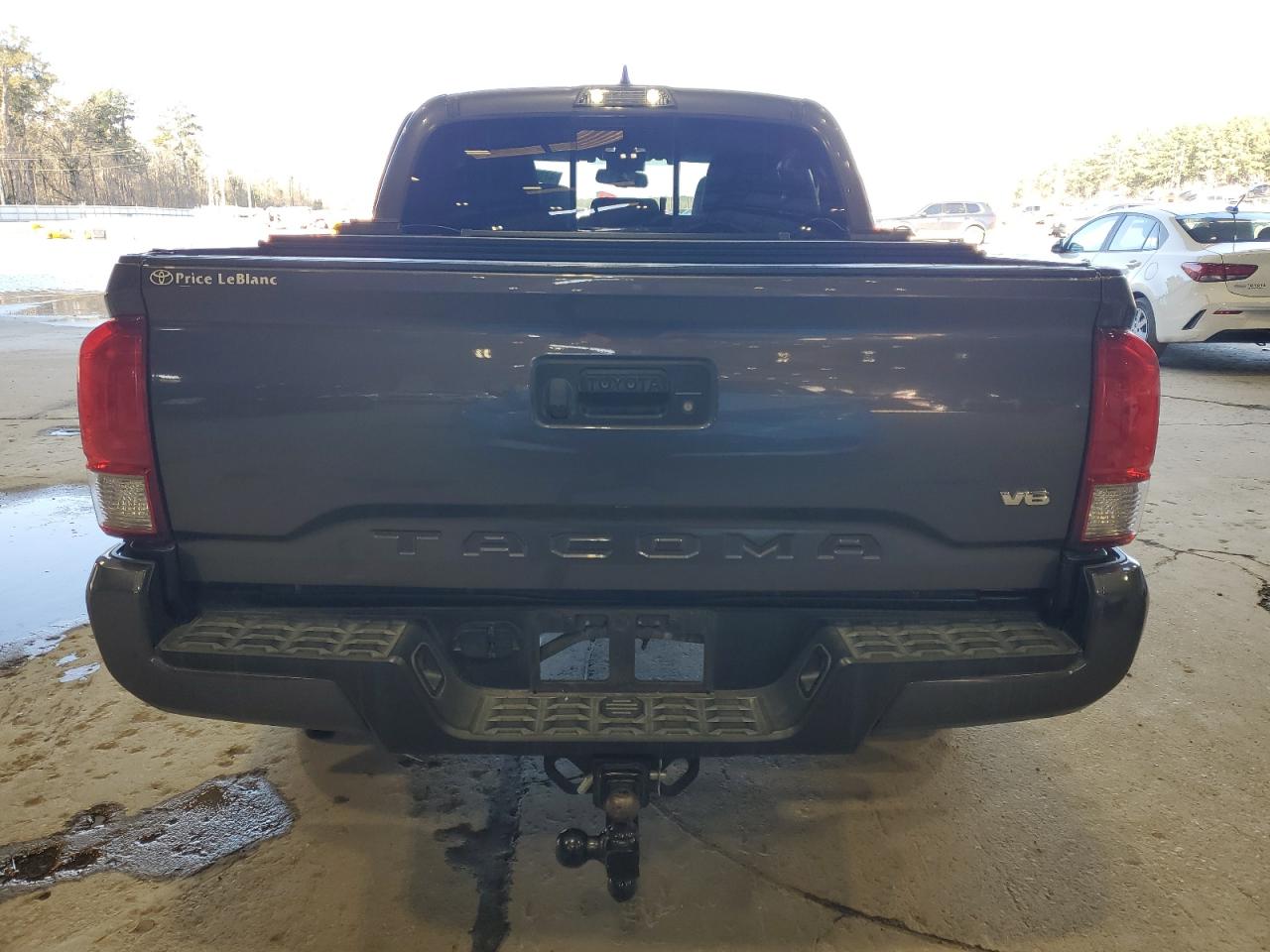 2017 Toyota Tacoma - Image 6