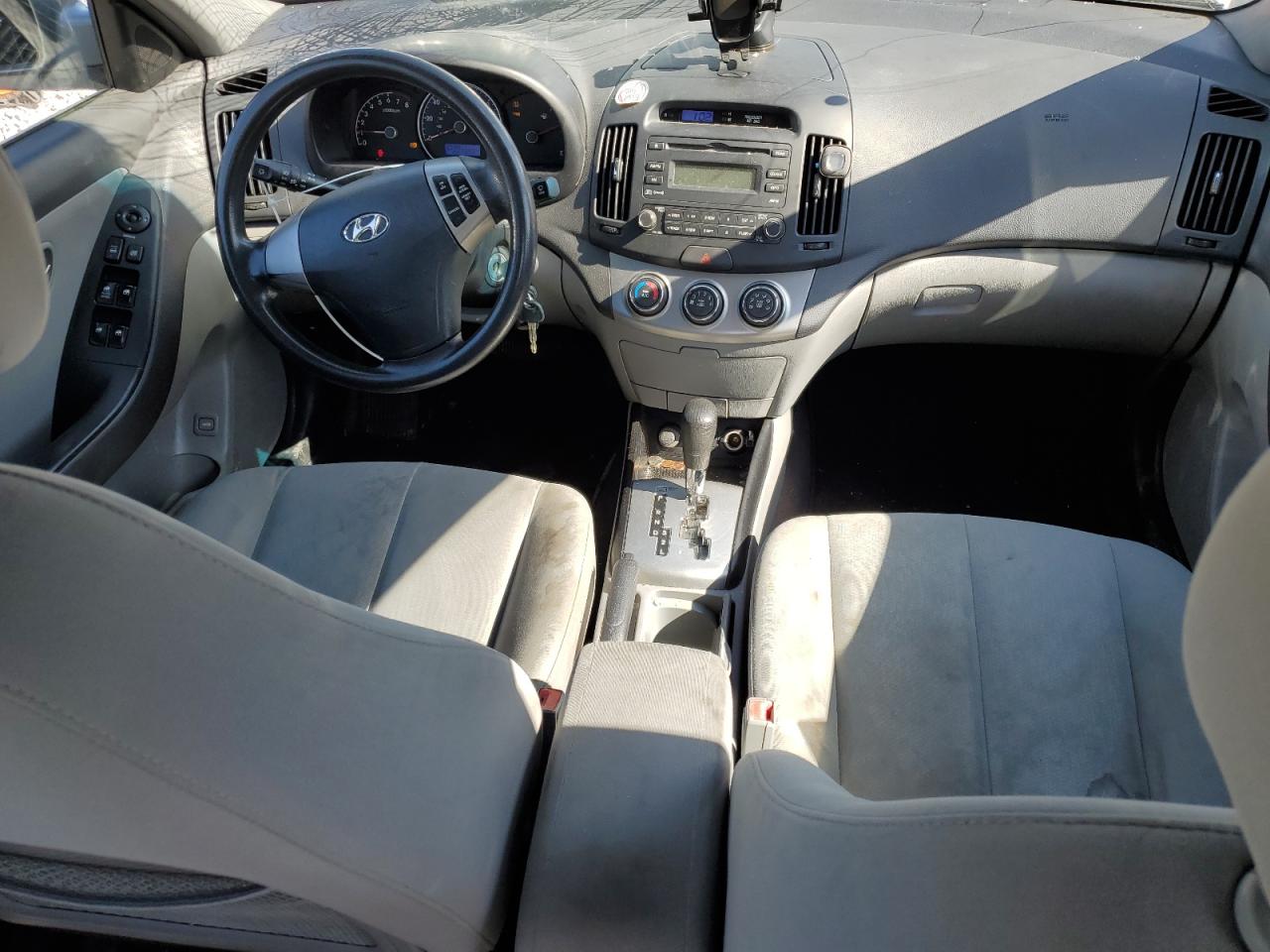 2010 Hyundai Elantra - Image 8