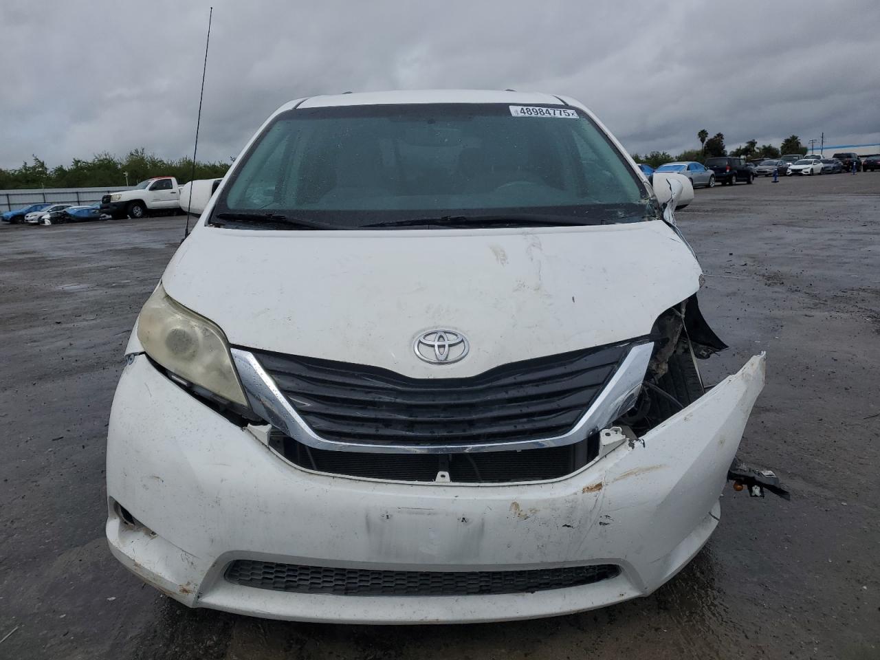 2011 Toyota Sienna - Image 5
