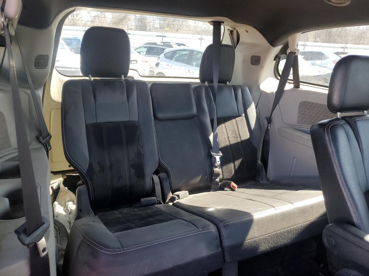 2018 Dodge Caravan - Image 13