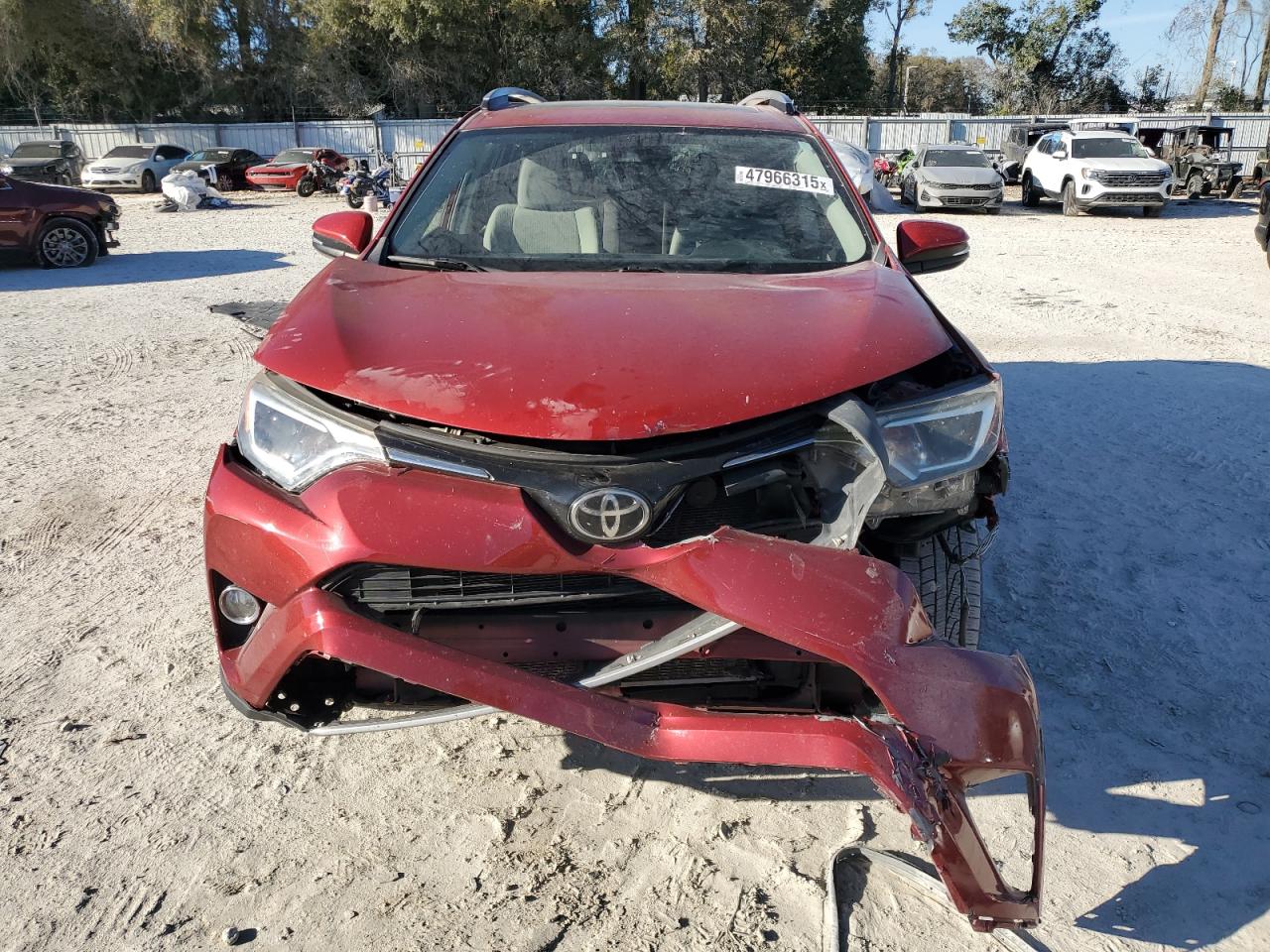 2017 Toyota RAV 4 - Image 5