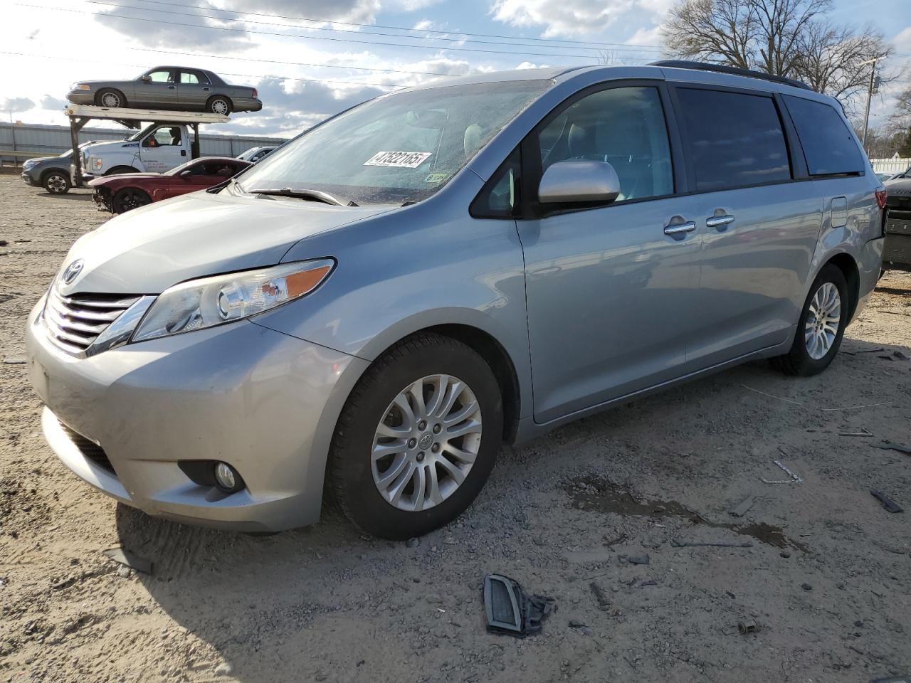 2015 Toyota Sienna - Image 1
