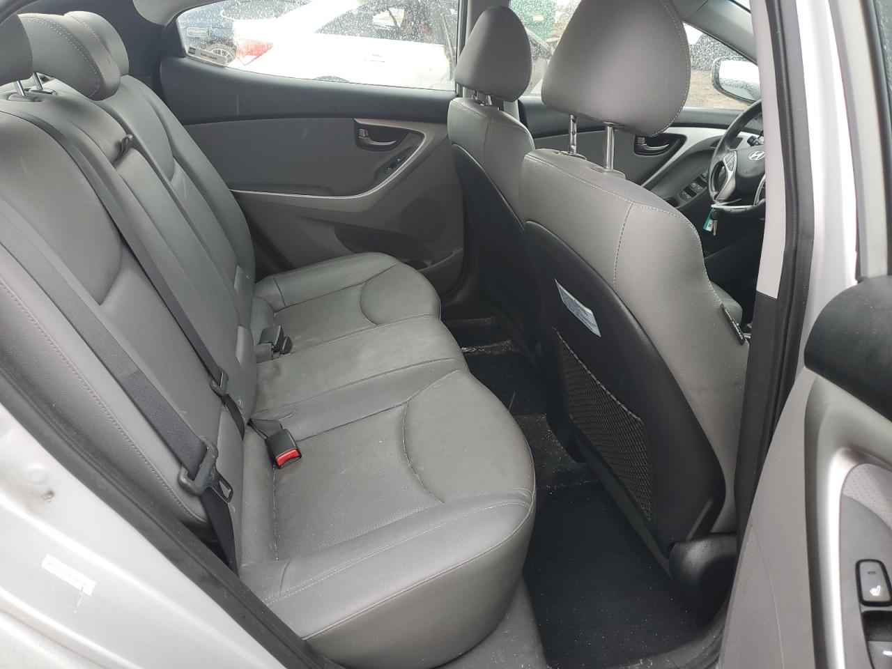 2013 Hyundai Elantra - Image 10