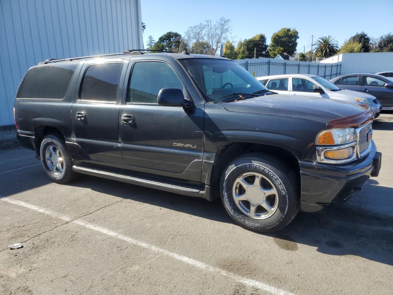 2003 GMC Yukon - Image 4