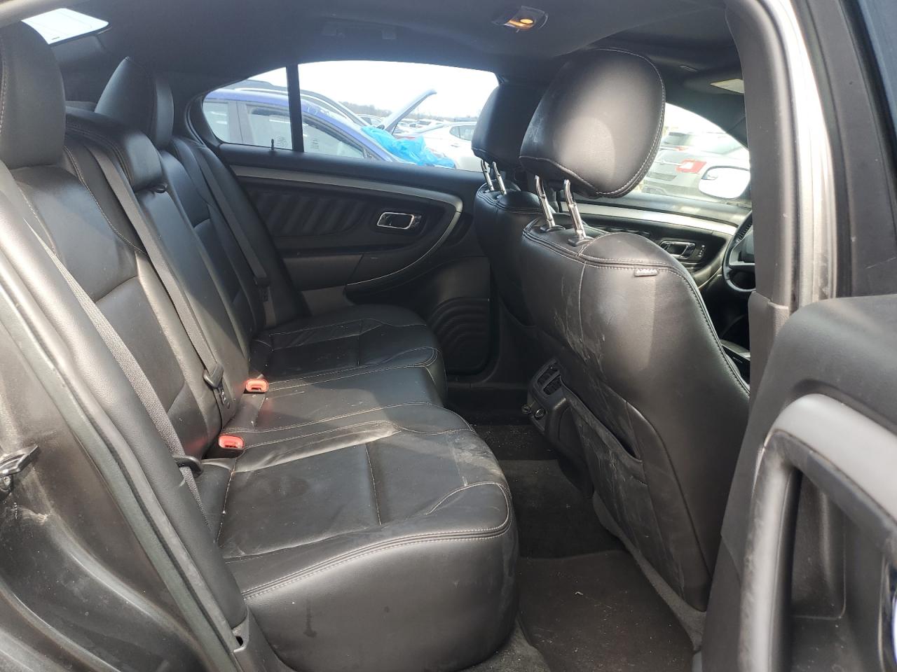 2015 Ford Taurus - Image 10