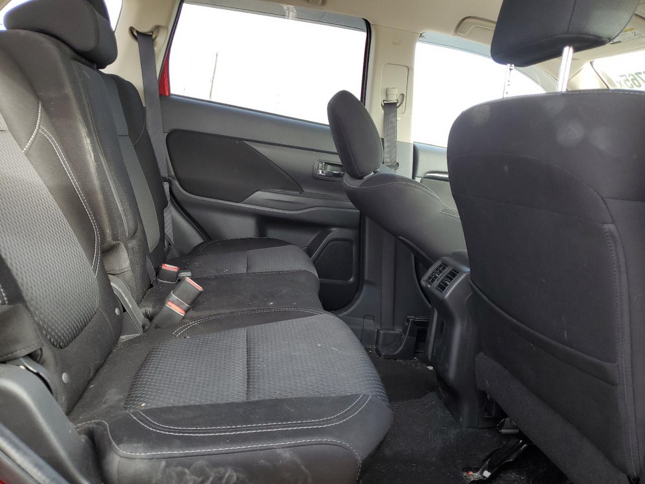 2020 Mitsubishi Outlander - Image 11