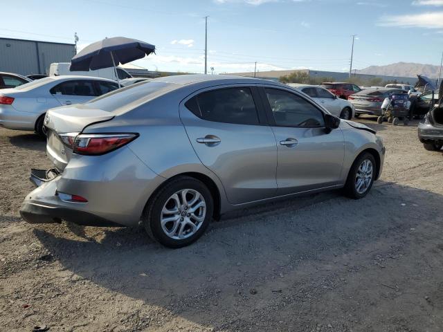 Sedans TOYOTA SCION 2016 Srebrny