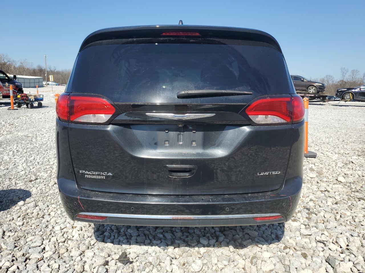 2017 Chrysler Pacifica - Image 6