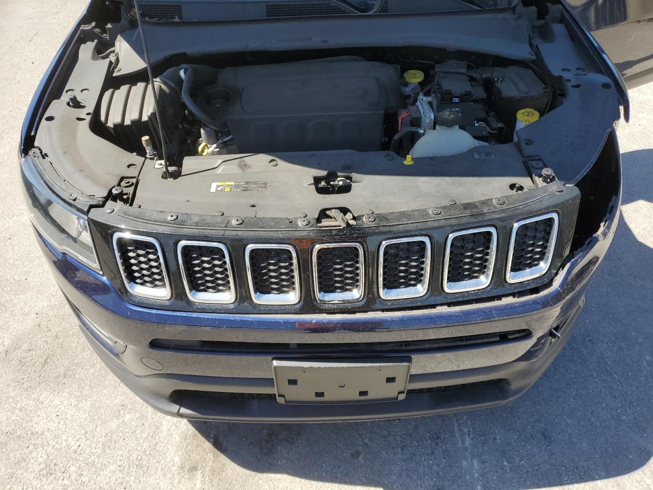 2018 Jeep Compass - Image 12