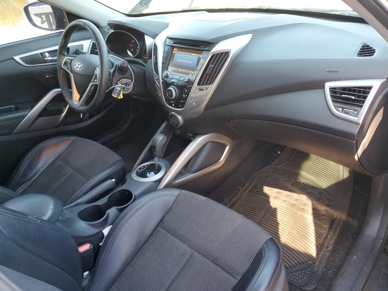 2013 Hyundai Veloster - Image 8