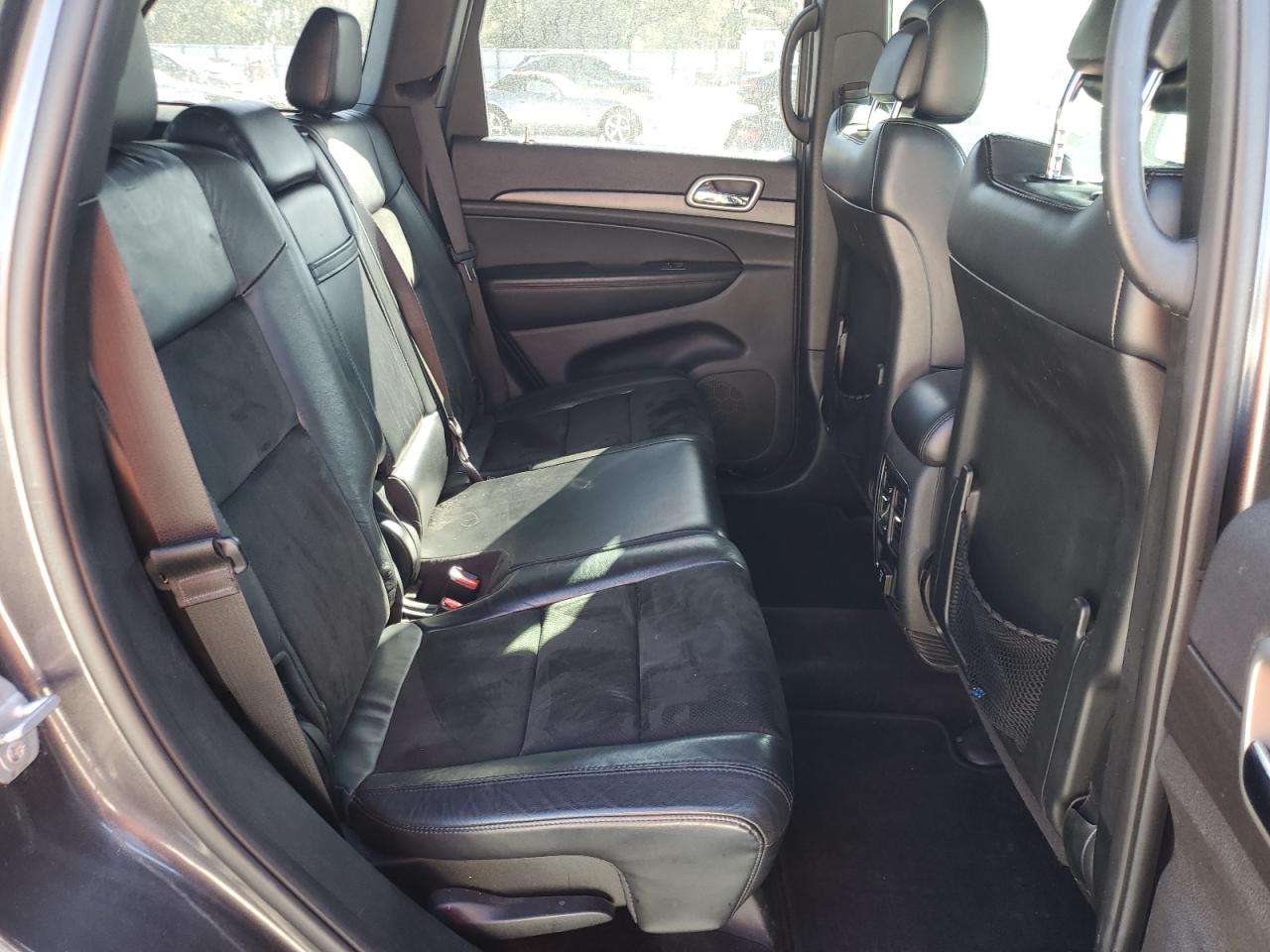 2018 Jeep Grand Cherokee - Image 12